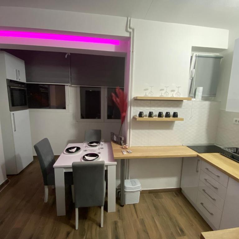 The Location Central Town Apartament - Two-Bedroom Apartment - 15