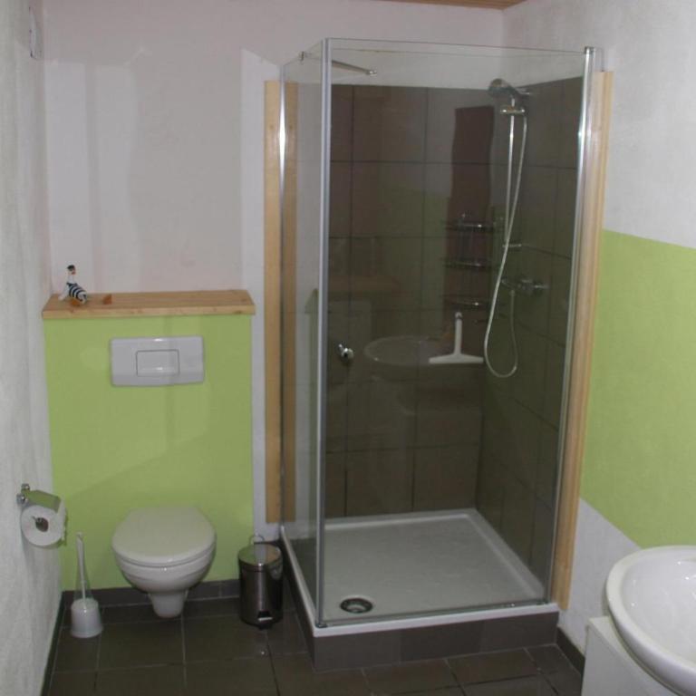 Ferienwohnung Bruni Bock - Three-Bedroom Apartment with Shower - 2