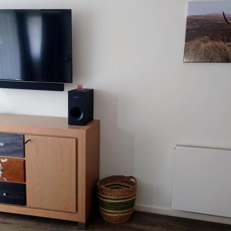 Maurers Schlierseetraum 6, Studio 455 mit 42 qm neu renoviert, Erdgeschoss mit eingezäunter Terrasse in ruhiger Lage am Kirchbichlweg 8 - Apartment mit 1 Schlafzimmer - 12