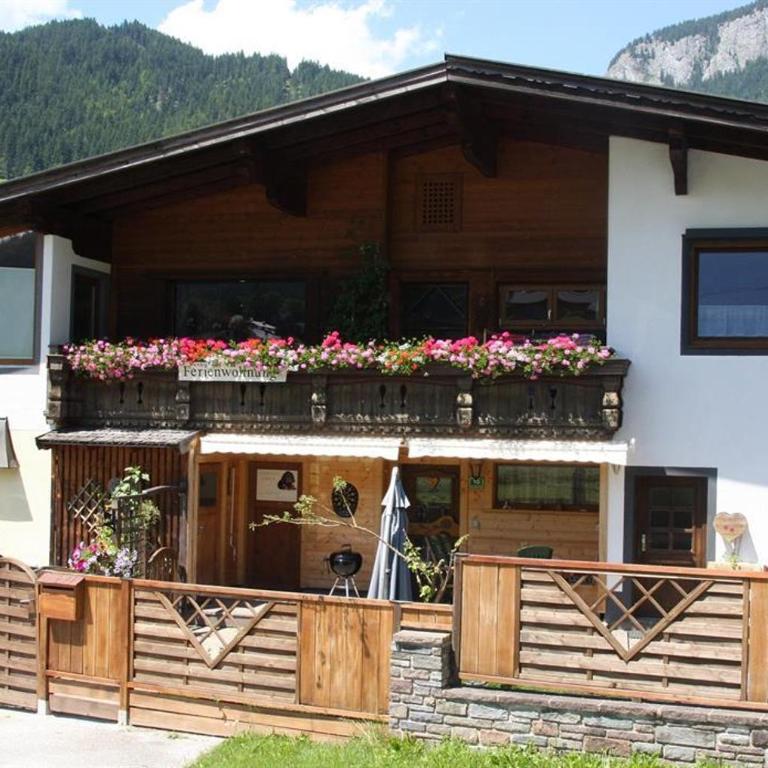Ferienwohnung Bruni Bock - Three-Bedroom Apartment with Shower - 1