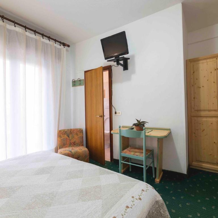 Hotel Castel Mani - Economy Dreibettzimmer - 3