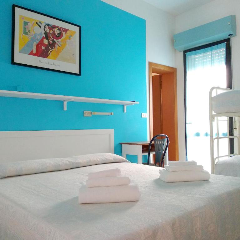 Hotel Zenith - Camera Familiare con Balcone - 5