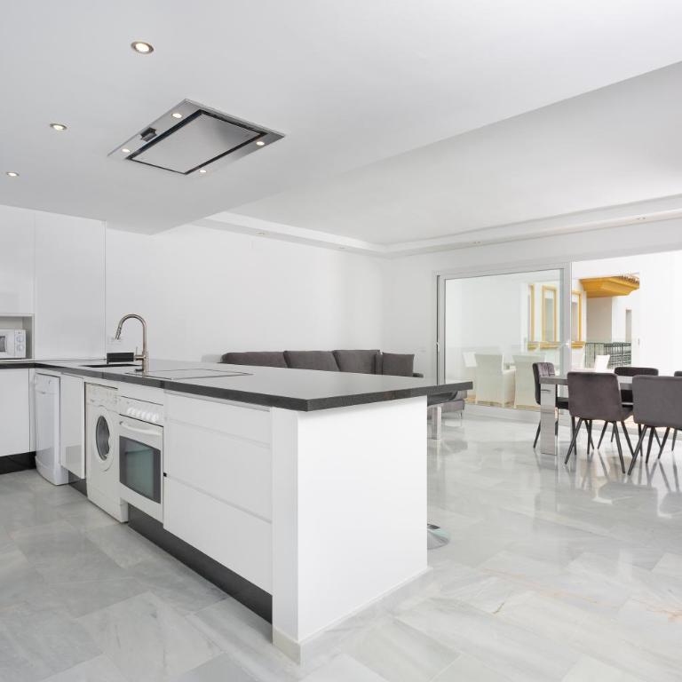 B51 Executive Flats Marbella - Apartamento Deluxe de 3 dormitorios con vistas a la ciudad - 3