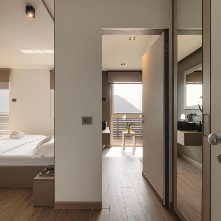 Hotel Castel Mani - Zimmer mit Queensize-Bett und Whirlpool-Badewanne - 9