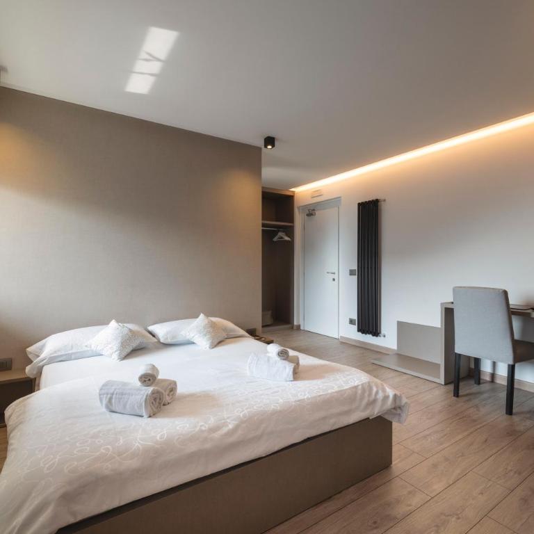 Hotel Castel Mani - Zimmer mit Queensize-Bett und Whirlpool-Badewanne - 6