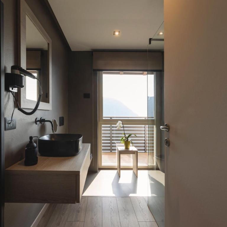 Hotel Castel Mani - Zimmer mit Queensize-Bett und Whirlpool-Badewanne - 7