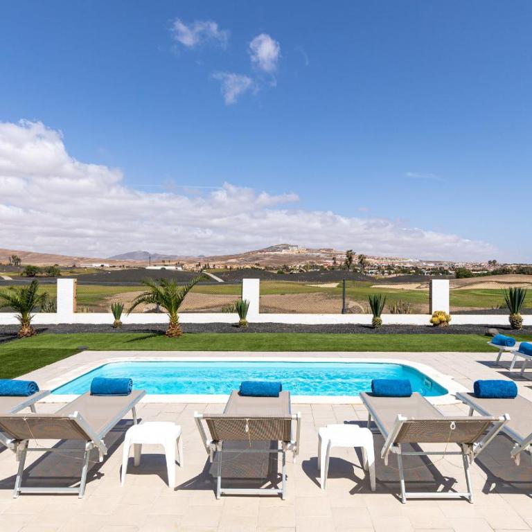 Luxury Villa Cindy - Three-Bedroom Villa - 3