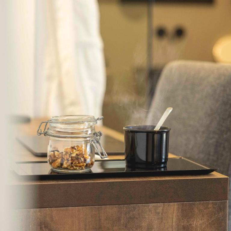 Hotel Castel Mani - Zimmer mit Queensize-Bett und Whirlpool-Badewanne - 2