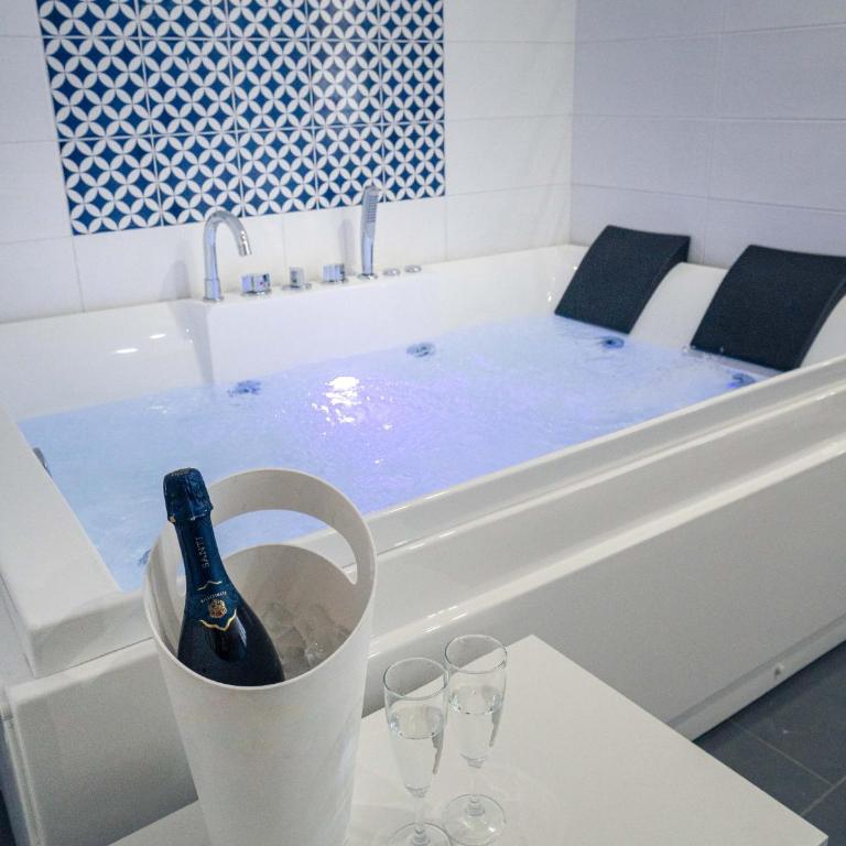 Hotel & Spa Relais Freedom Club - Camera Queen con Vasca Idromassaggio - 1