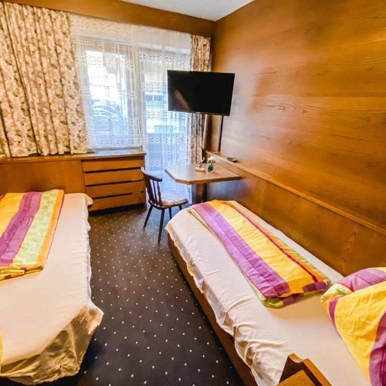 Alpenheim Simone - Zweibettzimmer mit Bad - 1