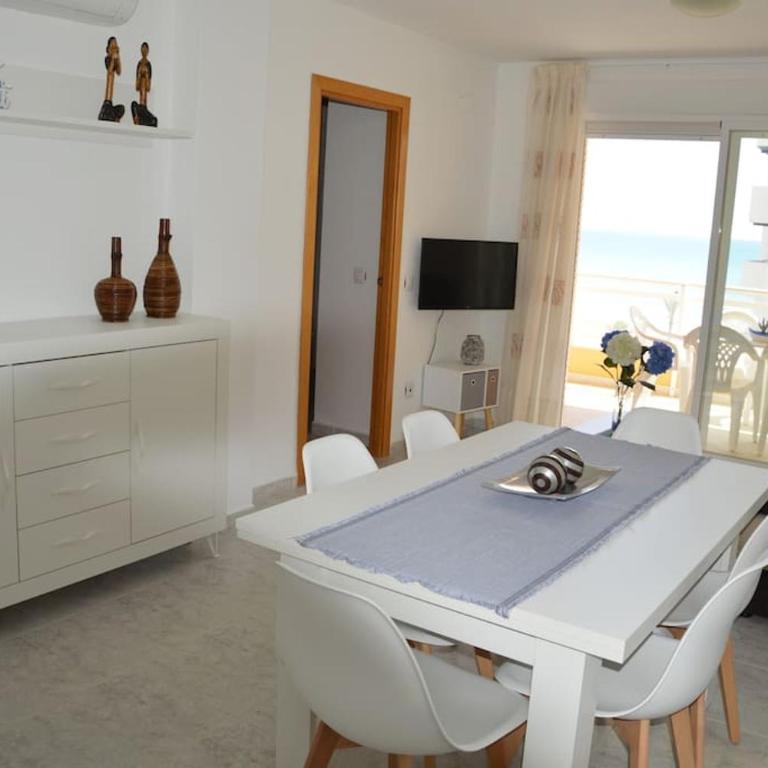 Apartamento céntrico en la playa con piscina. - Apartamento - 5