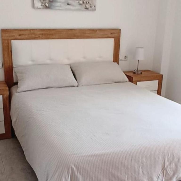 Apartamento céntrico en la playa con piscina. - Apartamento - 33