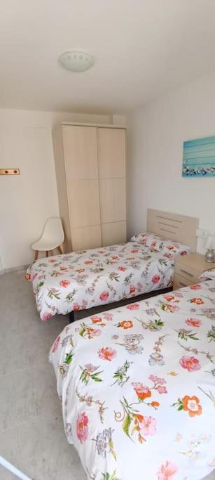 Apartamento céntrico en la playa con piscina. - Apartamento - 34