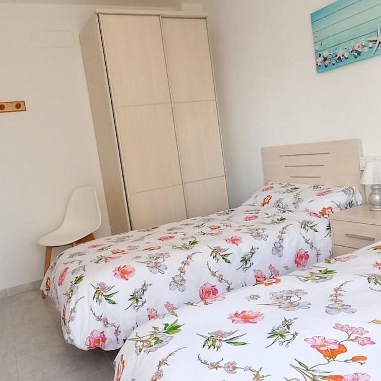 Apartamento céntrico en la playa con piscina. - Apartamento - 35