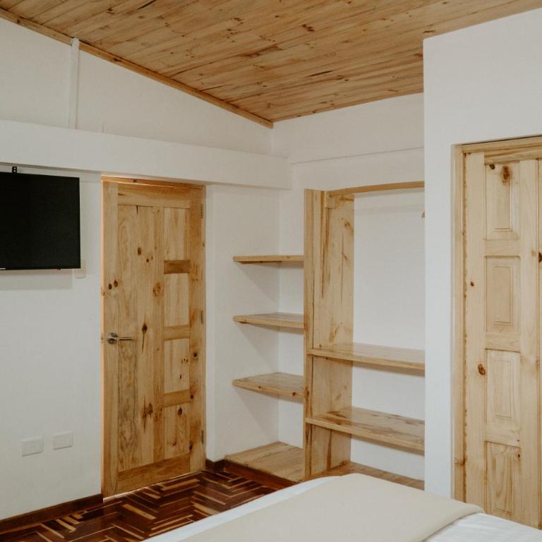 Atusparia Guest House Huaraz - Family Room - 1