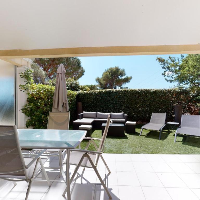 Appartement T2 : Jardin, Piscine, Parking à Sainte-Maxime - Appartement 1 Chambre - 12
