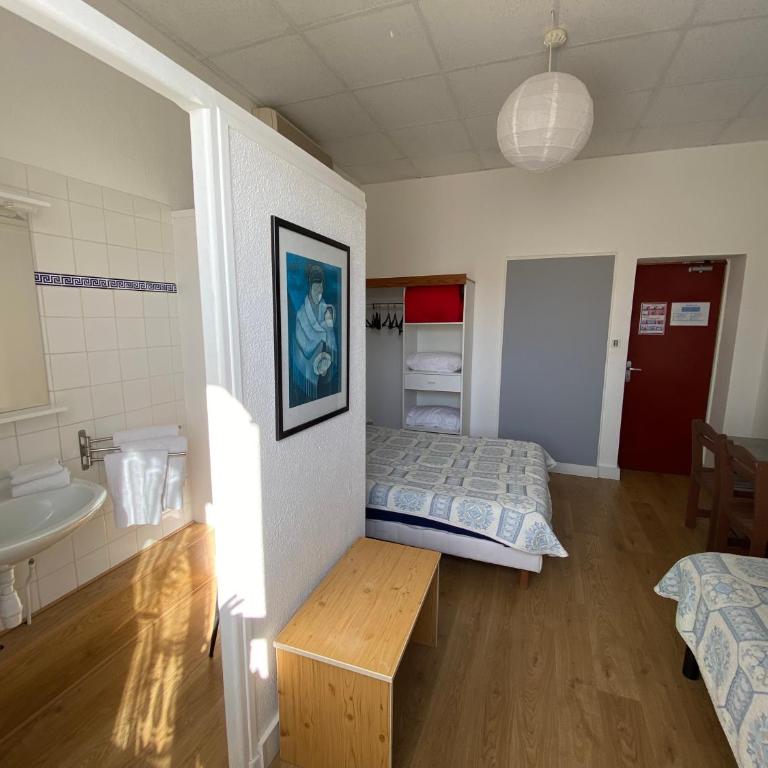 Hôtel Belle Vue d'Angleterre - Chambre Triple avec Salle de Bains Extérieure - 3