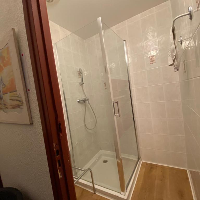 Hôtel Belle Vue d'Angleterre - Chambre Double avec Salle de Bains Séparée - 3