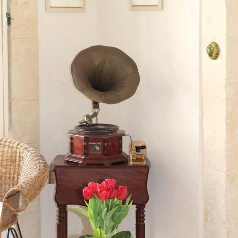 2-Bed Island Retreat - Baroque Courtyard & Views - Appartement - 6