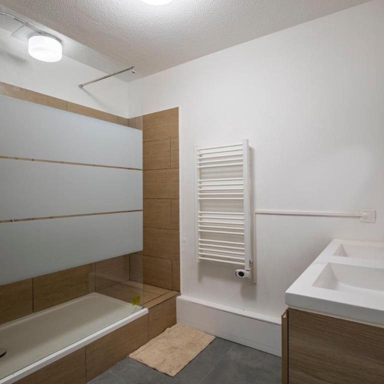 T4 climatisé au pied des rempart avec Parking - Apartment mit 3 Schlafzimmern - 3