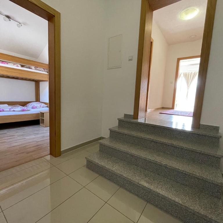 Villa Maja - Three-Bedroom Apartment - 22
