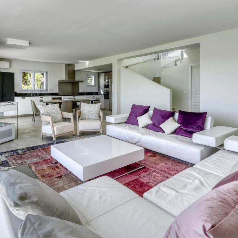 Magnificent Contemporary 5-Star Villa with Sea View and heated Swimming Pool, near Saint Tropez - Villa - Vue sur Mer - 3