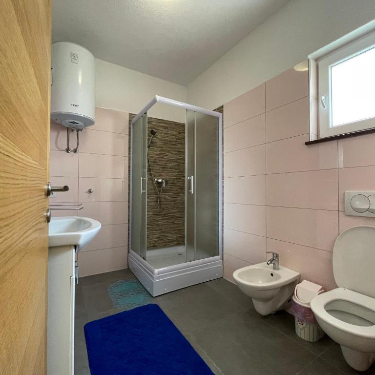 Villa Maja - Comfort Triple Room with Shower - 16