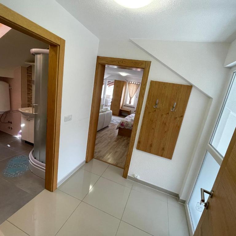 Villa Maja - Apartment with Balcony - 13