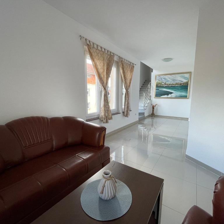 Villa Maja - Three-Bedroom Apartment - 31