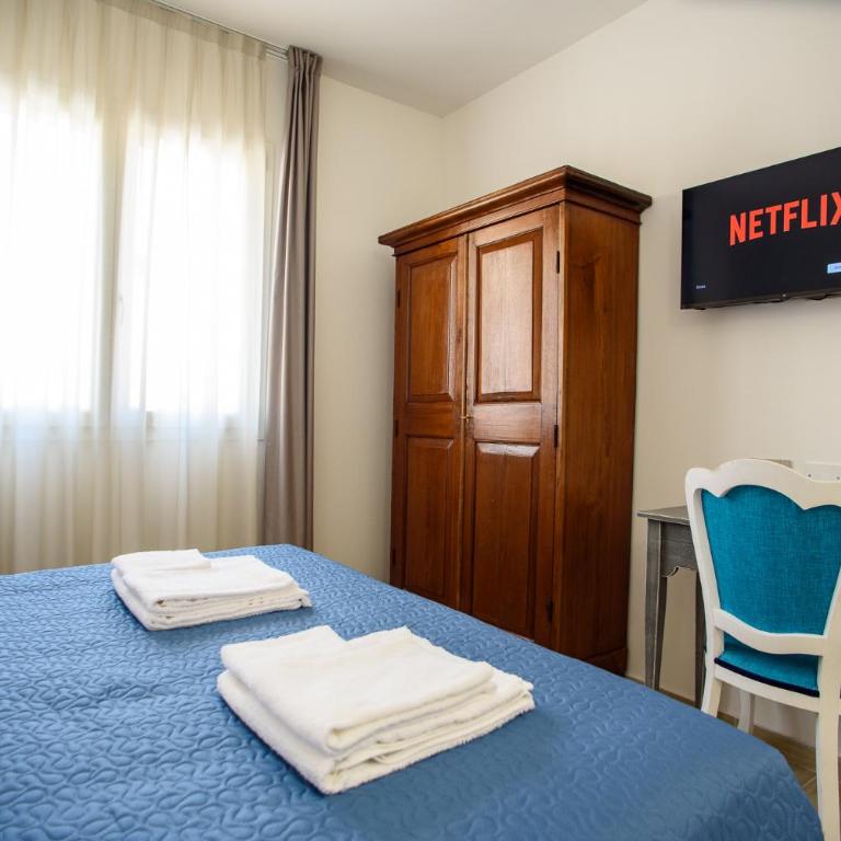 CENTRAL STATION APARTMENTS - Fanale Rentals - Deluxe Apartment - 4
