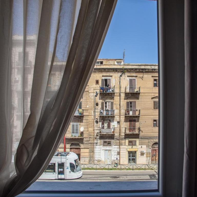CENTRAL STATION APARTMENTS - Fanale Rentals - Deluxe Apartment - 7