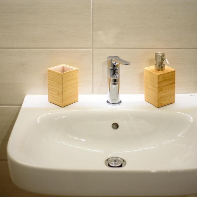 CENTRAL STATION APARTMENTS - Fanale Rentals - Deluxe Apartment - 18