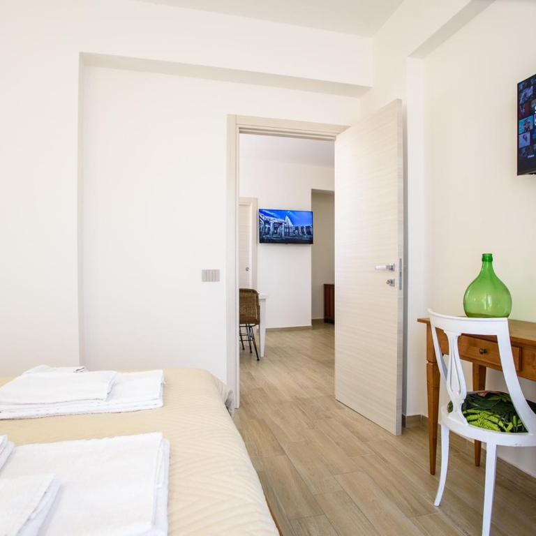 CENTRAL STATION APARTMENTS - Fanale Rentals - Superior Apartment - 4