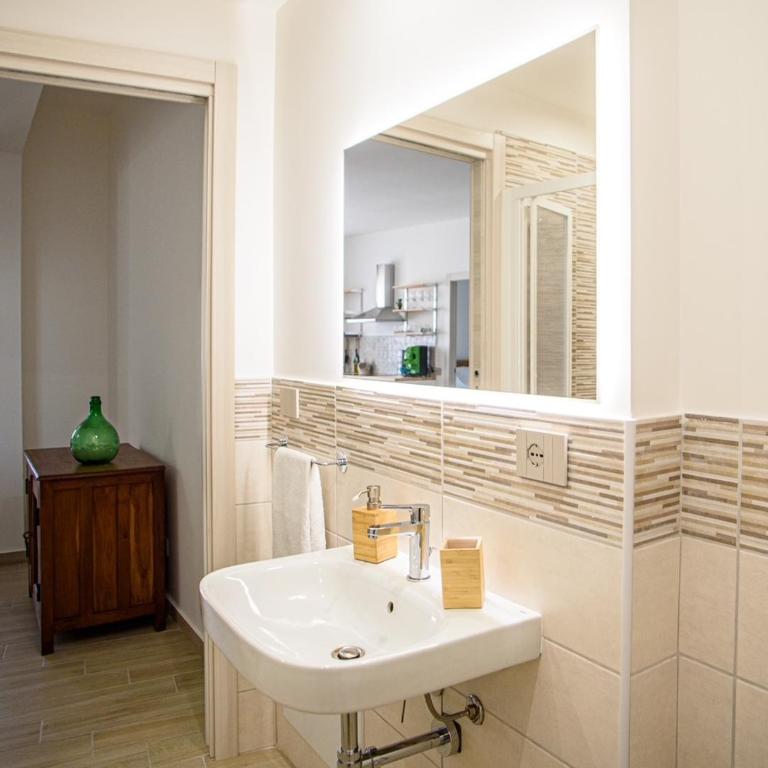 CENTRAL STATION APARTMENTS - Fanale Rentals - Superior Apartment - 18