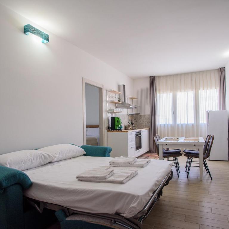 CENTRAL STATION APARTMENTS - Fanale Rentals - Superior Apartment - 17