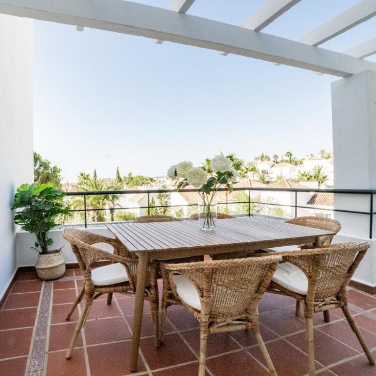 Cozy 2 Bedroom Apartment in Nueva Andalucia - Apartment with Terrace - 16