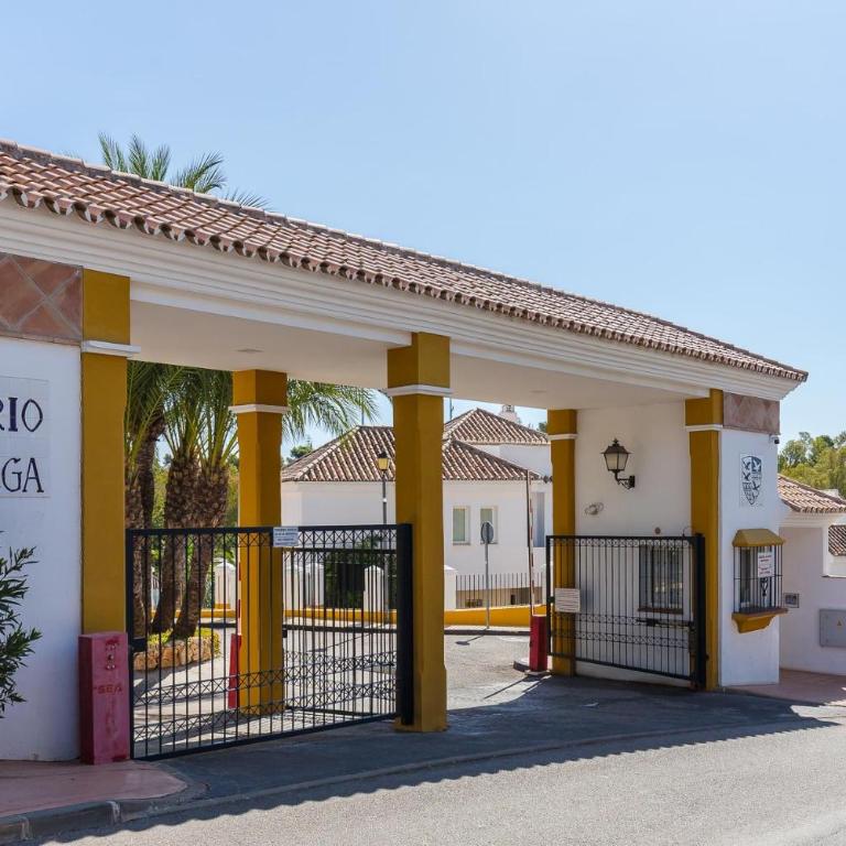 Cozy 2 Bedroom Apartment in Nueva Andalucia - Apartment with Terrace - 25