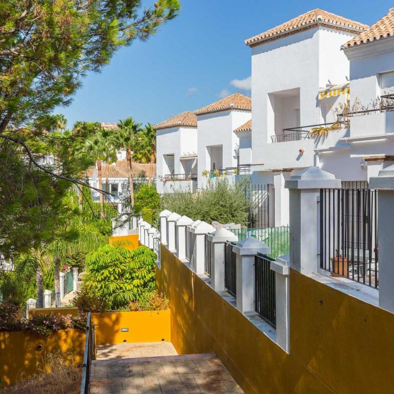 Cozy 2 Bedroom Apartment in Nueva Andalucia - Apartment with Terrace - 27