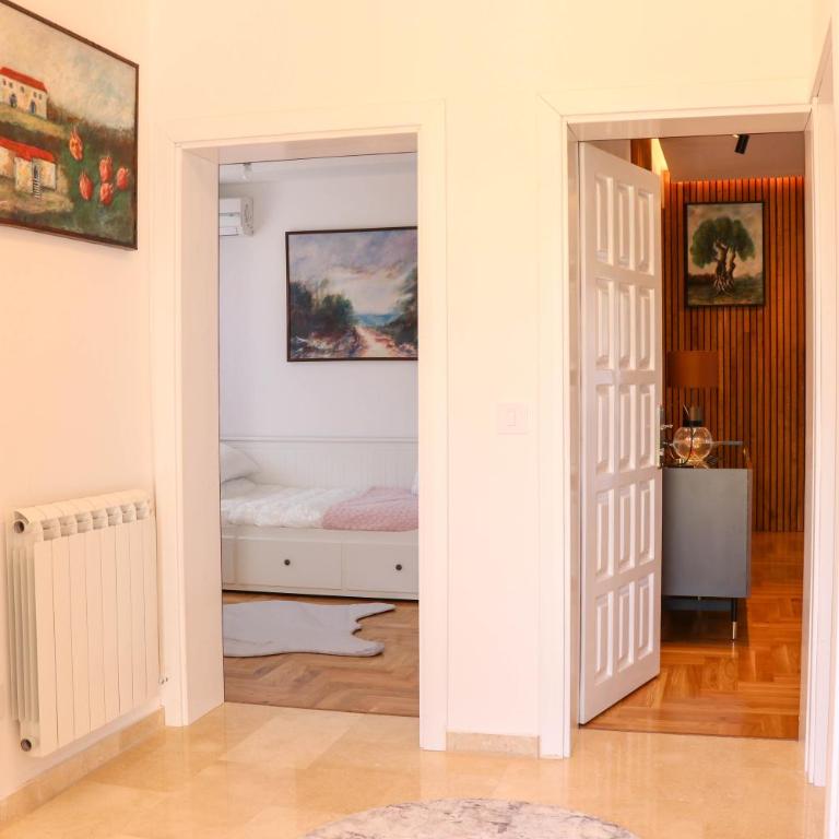 B&B Lovac - Suite sa Bračnim Krevetom (King-size) i Pogledom na Bazen - 10