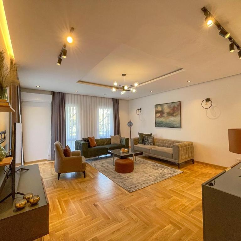 B&B Lovac - Suite sa Bračnim Krevetom (King-size) i Pogledom na Bazen - 1