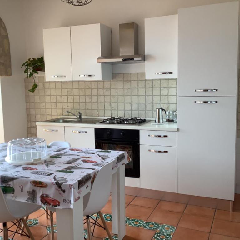 Leo's Home - Three-Bedroom Apartment - 1