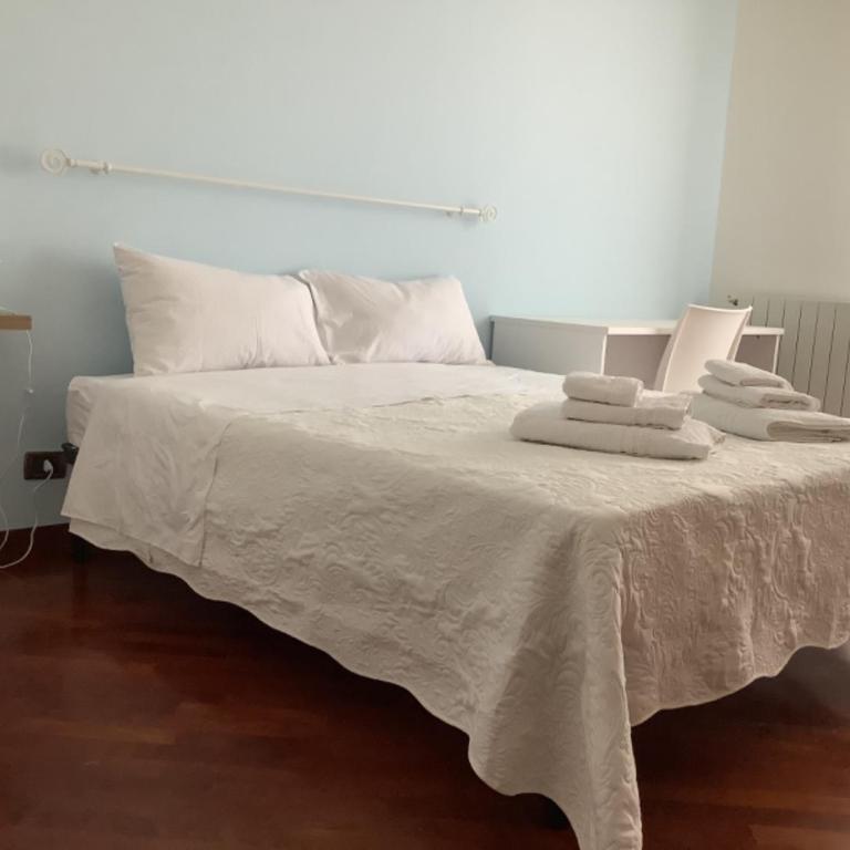 Leo's Home - Three-Bedroom Apartment - 2
