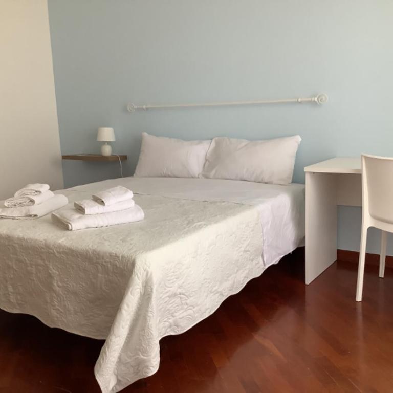 Leo's Home - Three-Bedroom Apartment - 11