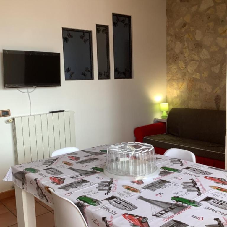 Leo's Home - Three-Bedroom Apartment - 16