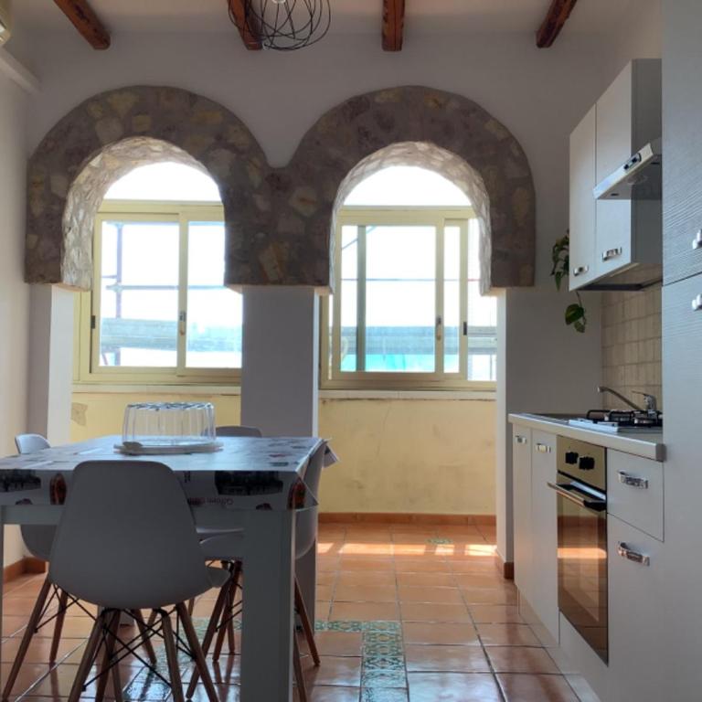 Leo's Home - Three-Bedroom Apartment - 17
