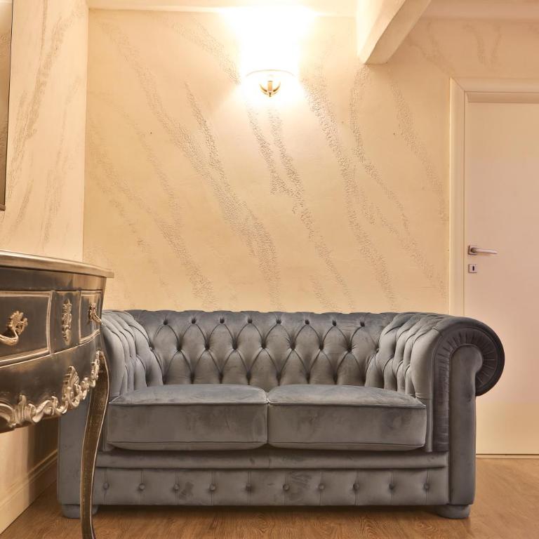 Grottini Luxury Suites ~ Pantheon - Deluxe Suite with Jacuzzi - 3