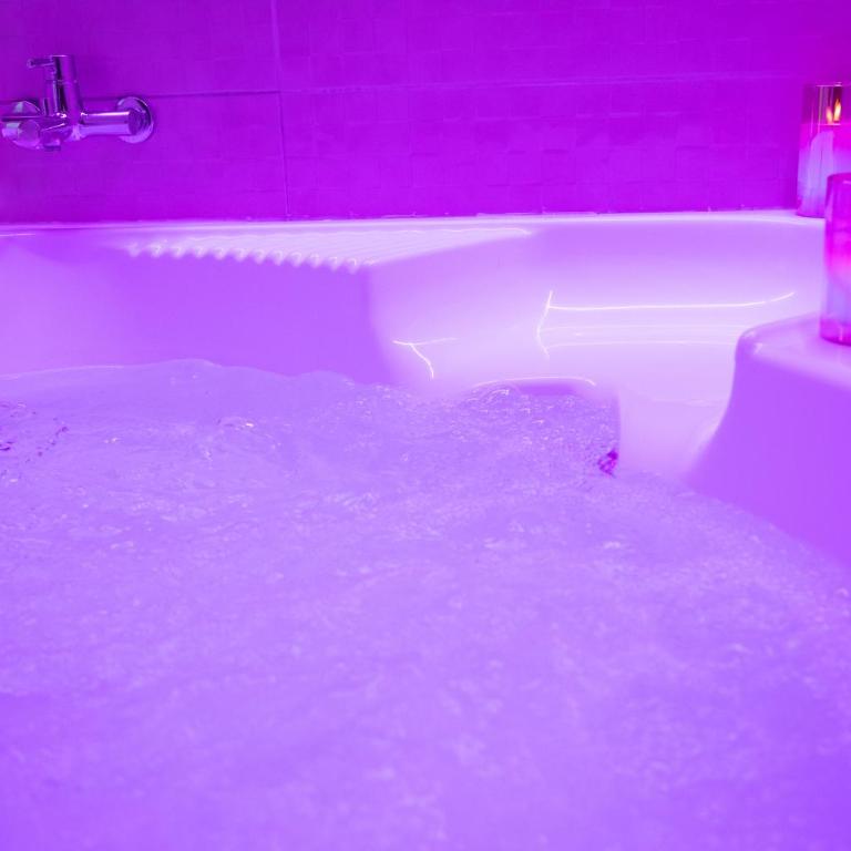 Grottini Luxury Suites ~ Pantheon - Deluxe Suite with Jacuzzi - 5