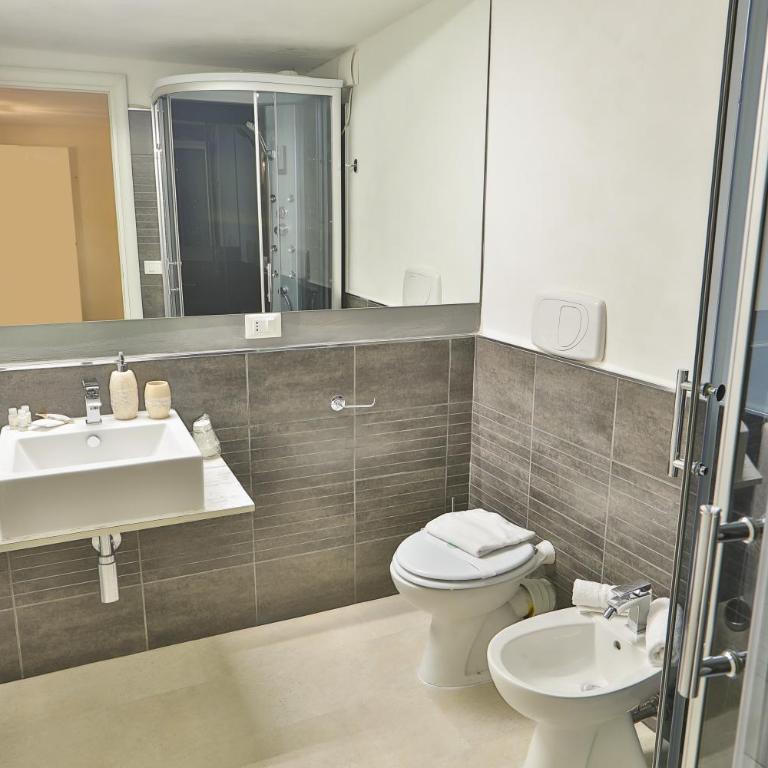 Grottini Luxury Suites ~ Pantheon - Deluxe Double Room with Balcony - 6