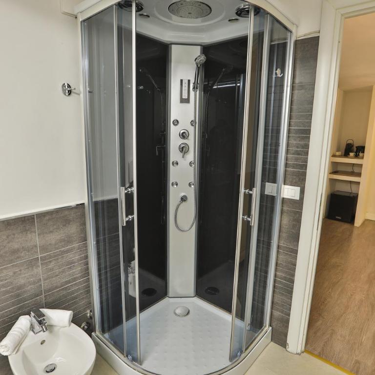 Grottini Luxury Suites ~ Pantheon - Deluxe Double Room with Balcony - 5