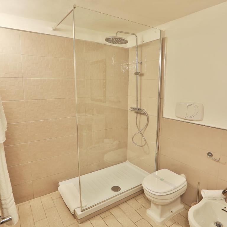 Grottini Luxury Suites ~ Pantheon - Deluxe Suite with Jacuzzi - 6
